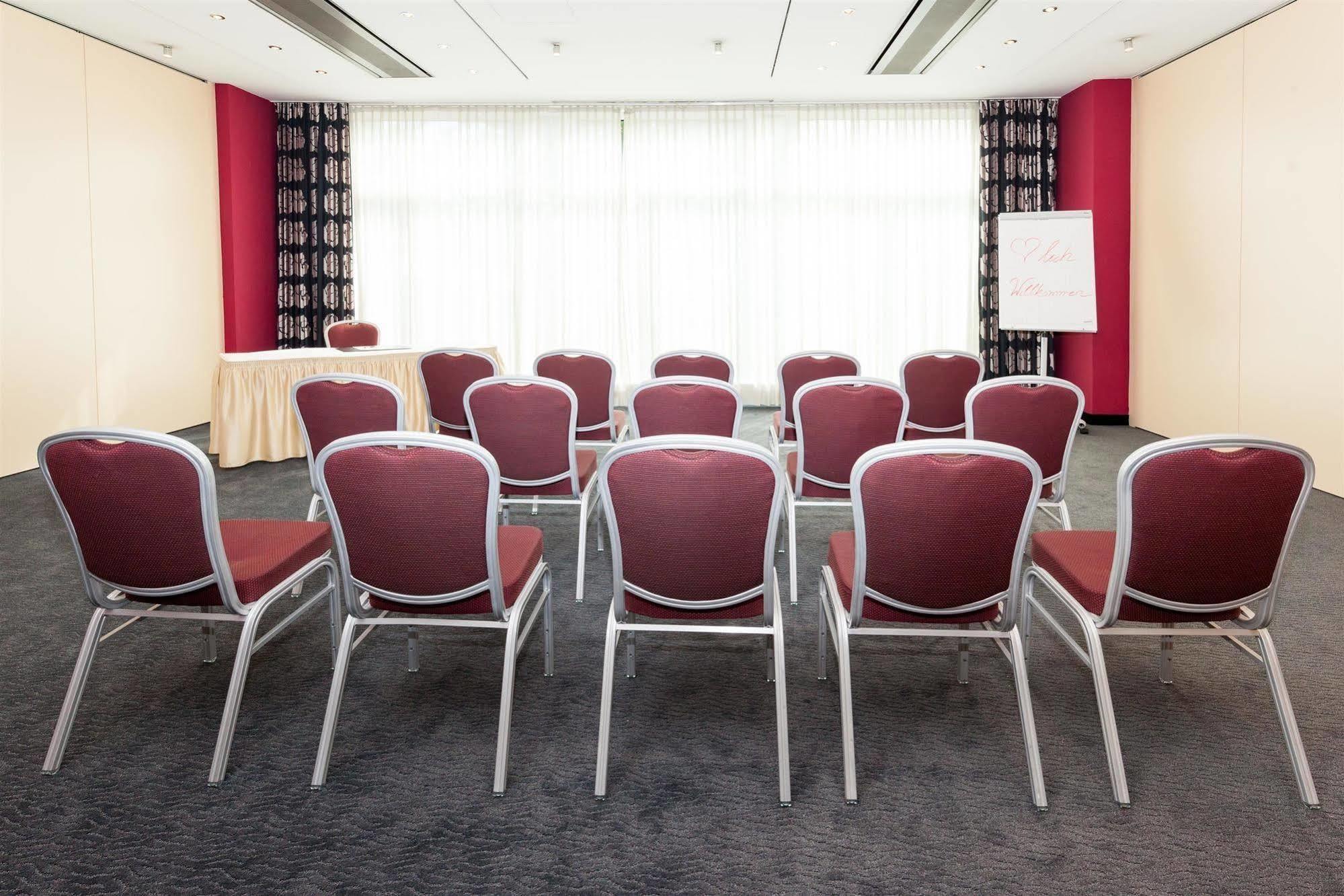 Plaza Premium 4* Cologne